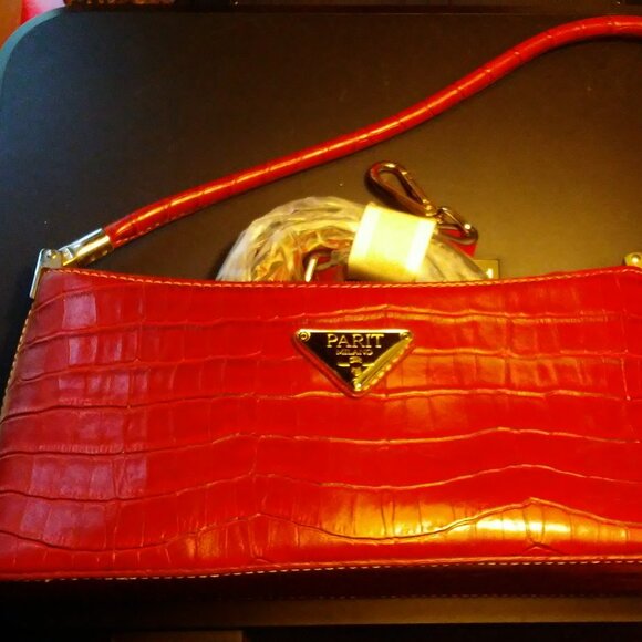 PARIT Milano Red Purse - Picture 4 of 9